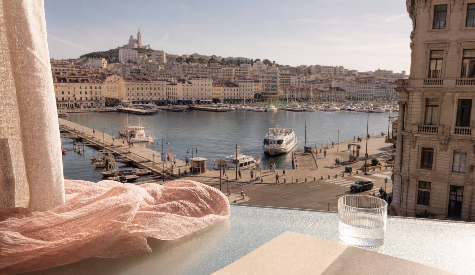 Le Vieux-Port de Marseille : guide d’un lieu emblématique, Accéder au Vieux-Port sans stress :